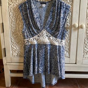 Venus sleeveless hi-low top